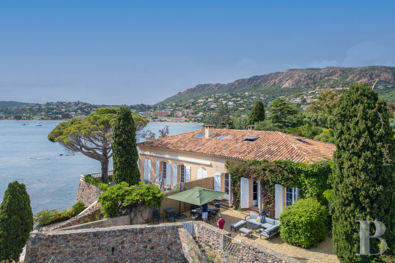 A family home built on the foundations of an ancient fortress in Agay harbour, Saint-Raphaël - photo  n°19